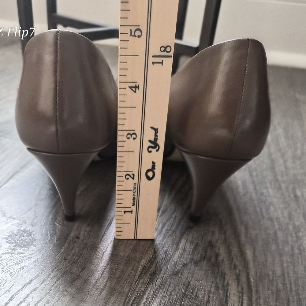 ​Etienne Aigner "Gail II" Taupe Leather Kitten Heel Pumps 7.5 - Picture 7 of 9